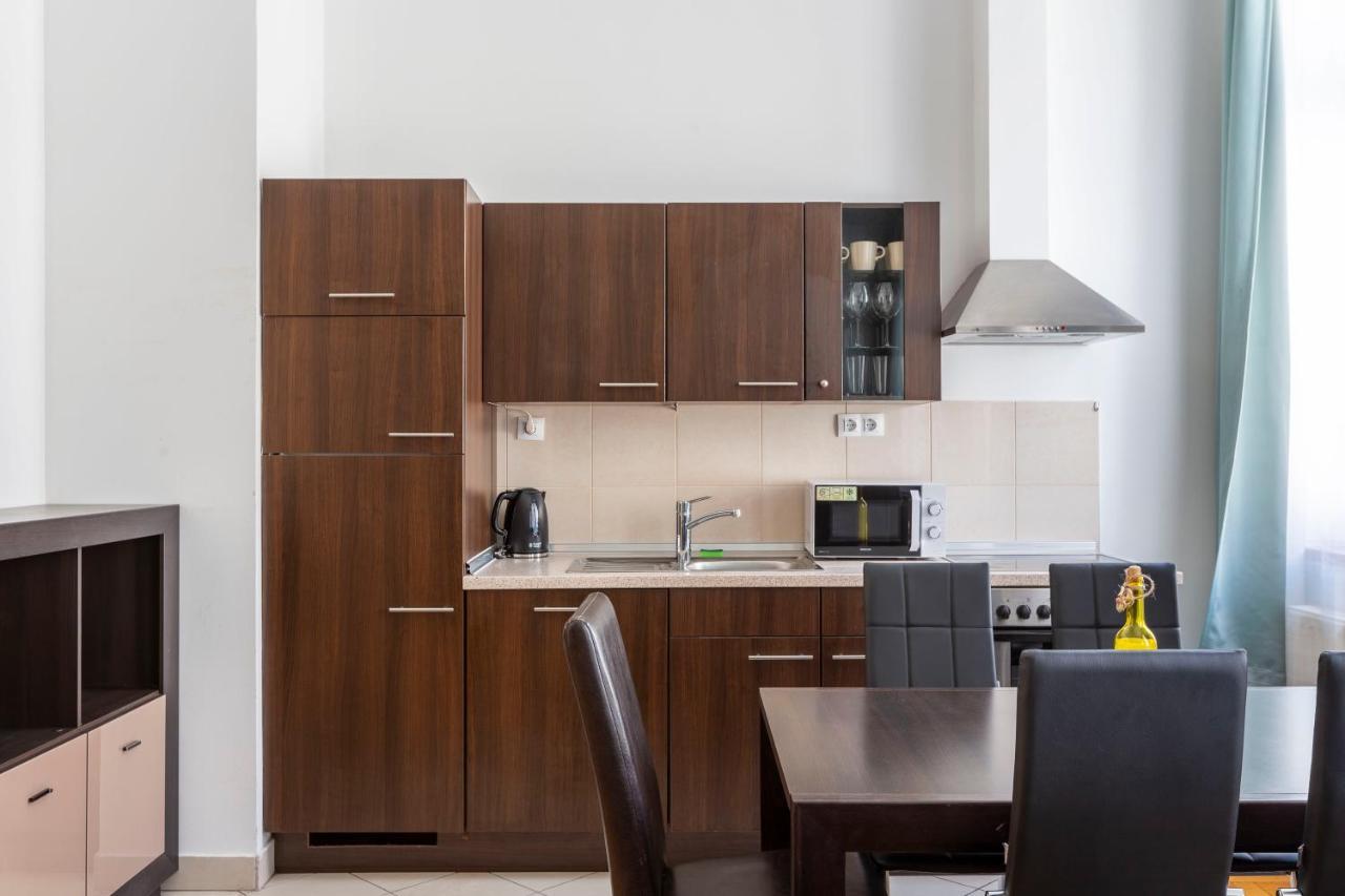 Central Gozsdu Aparment By Quentin Homes — Photos 1